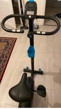 Vélo d’appartement noir en